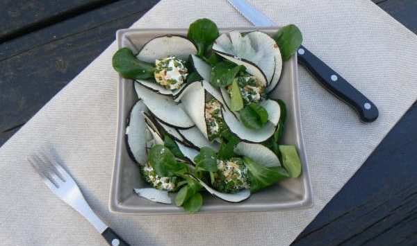 Petite salade d’hiver au radis noir et à la mâche